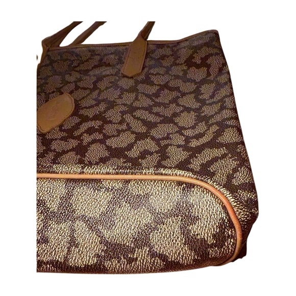 Yves Saint Laurent Giraffe Print Tote Bag - Picture 4 of 6